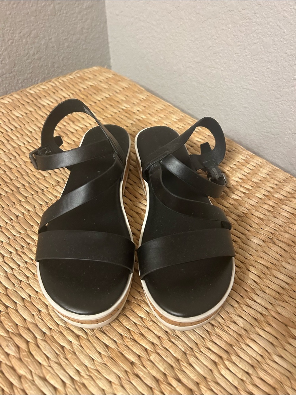 Universal Thread Black Platform Strappy Sandals - Women's